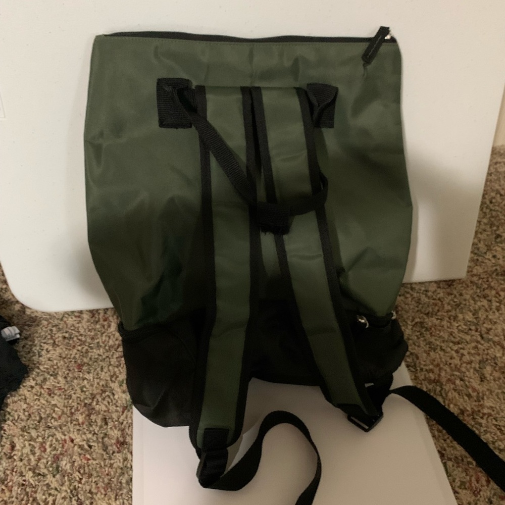 DSW backpack - Picture 2 of 4